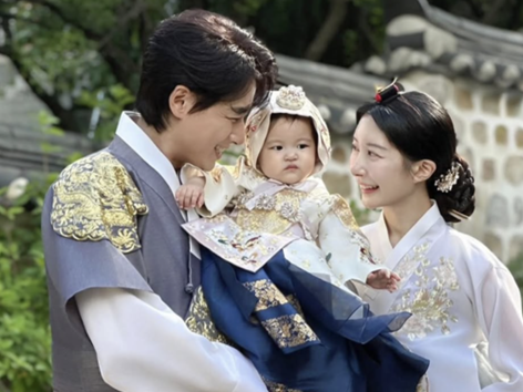 14歳年上の韓国人俳優と結婚した日本人女性、愛娘と家族写真を公開【PHOTO】