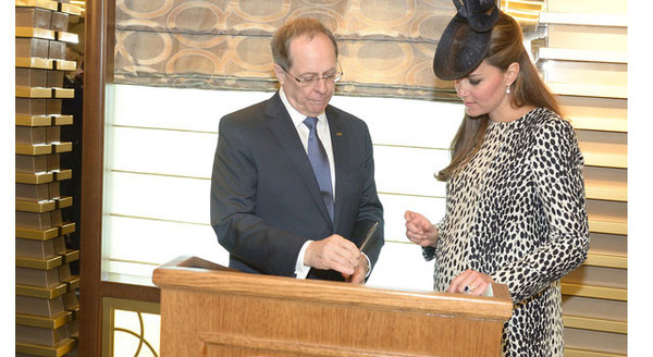 出産間近のキャサリン妃が新造船ロイヤル・プリンセスの命名式に登場！ UKシンガーらも歌を披露