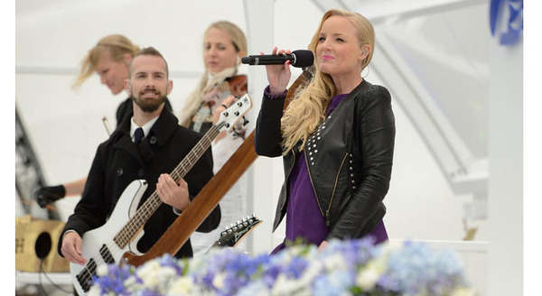 出産間近のキャサリン妃が新造船ロイヤル・プリンセスの命名式に登場！ UKシンガーらも歌を披露