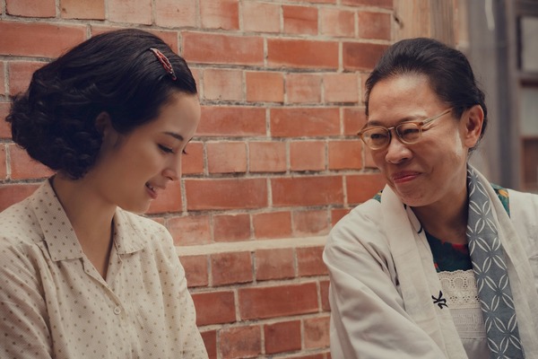 『遠い山なみの光』©2025 A Pale View of Hills Film Partners