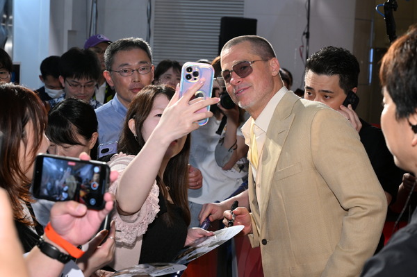 『F1／エフワン』ブラッド・ピット来日舞台挨拶　(C) 2025 WARNER BROS. ENT. ALL RIGHTS RESERVED.