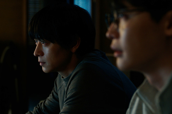 『プロット 殺人設計者』© 2024 NEXT ENTERTAINMENT WORLD & ZIP CINEMA. All Rights Reserved.