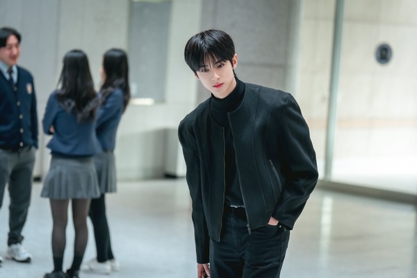 「Bitch X Rich２」© 2025. WHYNOT MEDIA Co., Ltd. & LIAN CONTENTS Co., Ltd. All rights reserved.