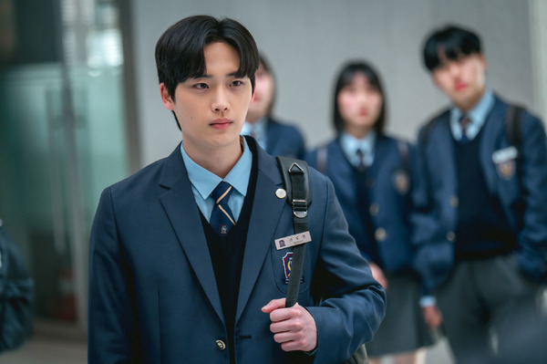 「Bitch X Rich２」© 2025. WHYNOT MEDIA Co., Ltd. & LIAN CONTENTS Co., Ltd. All rights reserved.