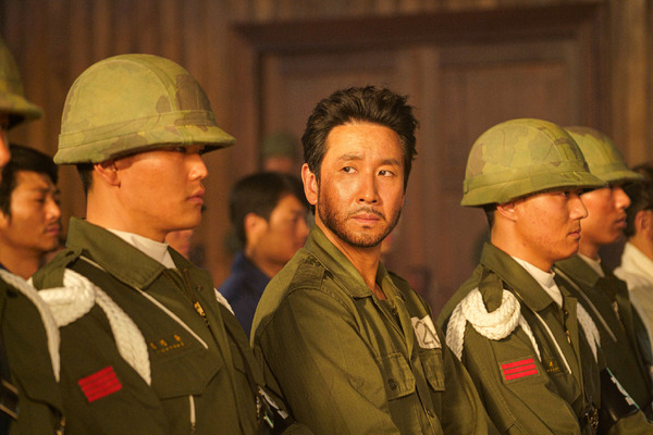 『大統領暗殺裁判　16日間の真実』© 2024 NEXT ENTERTAINMENT WORLD & PAPAS FILM & OSCAR10STUDIO. All Rights Reserved.