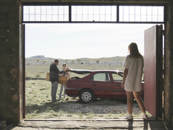 『テイク・ミー・サムウェア・ナイス』© 2019(PUPKIN)