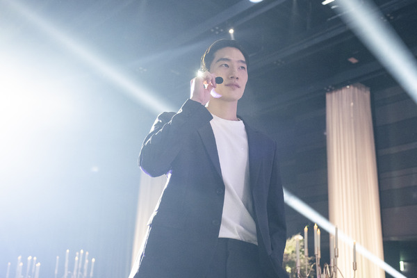 『ラブ・イン・ザ・ビッグシティ』© 2024 PLUS M ENTERTAINMENT AND SHOWBOX CORP. ALL RIGHTS RESERVED.