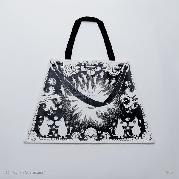 ムーミンママ オペラトート　3,960円「トーベとムーミン展～とっておきのものを探しに～」
