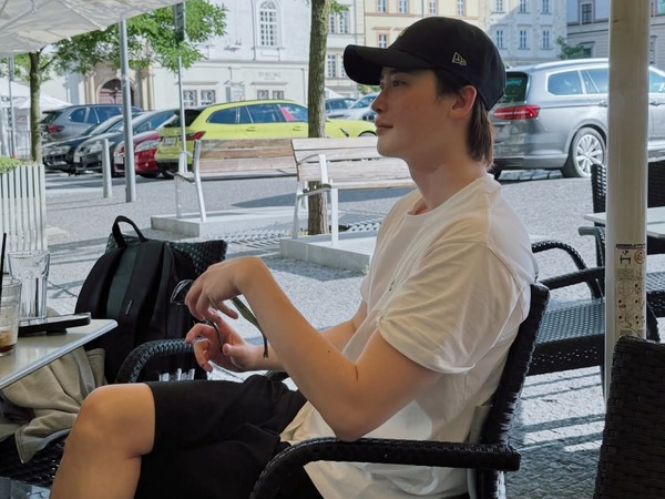 「完全に沼」イ・ジョンソク、筋肉美際立つ夏の“彼氏ファッション”に視線集中！【PHOTO】