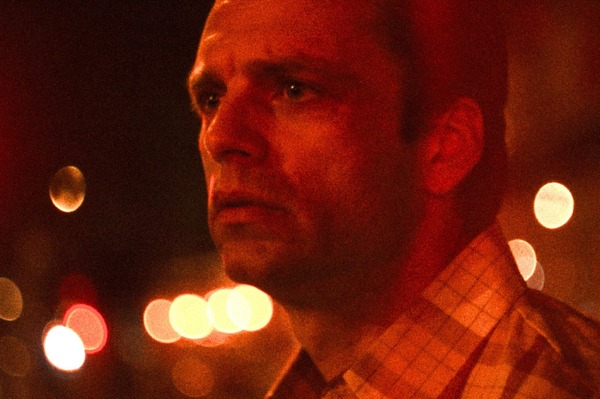 『顔を捨てた男』© 2023 FACES OFF RIGHTS LLC. ALL RIGHTS RESERVED.