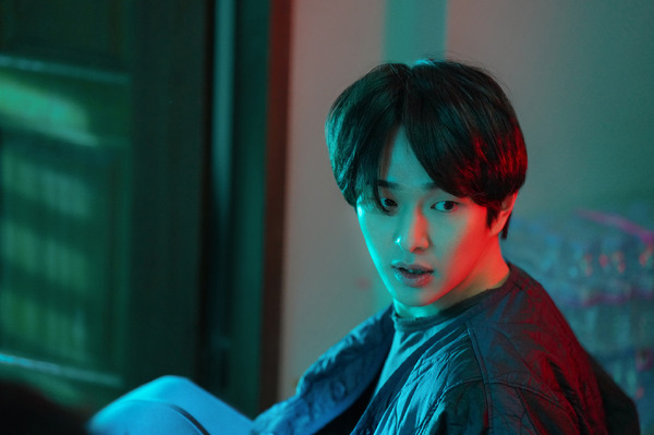 『4：44 ：Time of Fear 』(C) 2024 LOTTE ENTERTAINMENT ＆ FILM CO. PALACE All Rights Reserved.