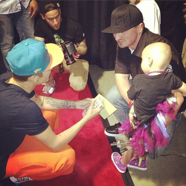 ジャスティン・ビーバーと難病を抱えるファンの女の子
