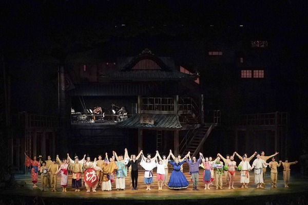 舞台「千と千尋の神隠し」　上海公演 7/16初日カーテンコール