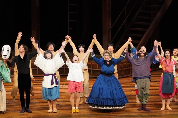 舞台「千と千尋の神隠し」　上海公演 7/16初日カーテンコール