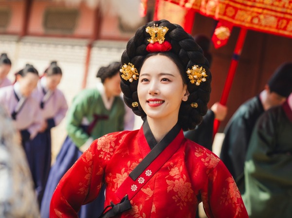 やはり時代劇体質！女優カン・ハンナがNetflix新作『暴君のシェフ』で“腹黒な”側室に！