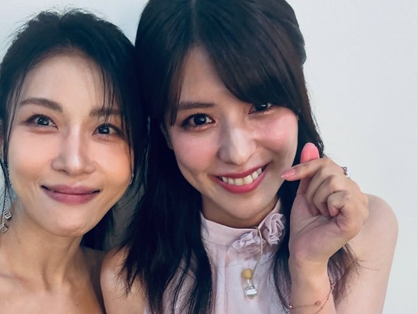 日韓女優たちの美しいツーショット！『奇皇后』女優ハ・ジウォンがきっちり“お仕事モード”【PHOTO】