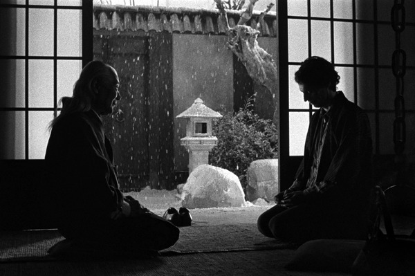 『グランドツアー』© 2024 – Uma Pedra No Sapato – Vivo film – Shellac Sud – Cinéma Defacto