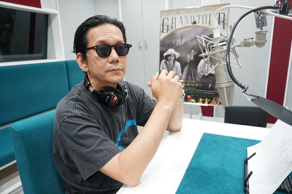 野村訓市『グランドツアー』© 2024 – Uma Pedra No Sapato – Vivo film – Shellac Sud – Cinéma Defacto