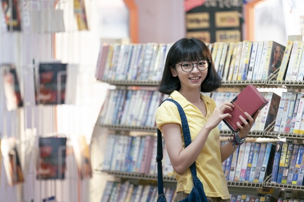 『ひとつの机、ふたつの制服』　Renaissance Films Limited （C）2024 All Rights Reserved.