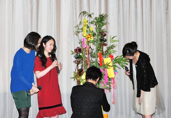 綾野剛＆黒木華＆伊藤歩＆山下リオ／『シャニダールの花』舞台挨拶