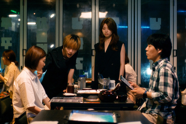 『ミーツ・ザ・ワールド』©金原ひとみ／集英社・映画「ミーツ・ザ・ワールド」製作委員会