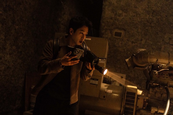 『層間騒音』© 2025 FINECUT Co., Ltd. ALL RIGHTS RESERVED