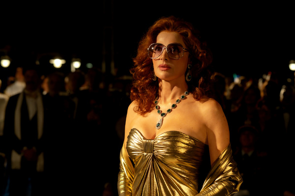 『パルテノペ ナポリの宝石』©2024 The Apartment Srl - Numero 10 Srl - Pathé Films - Piperfilm Srl