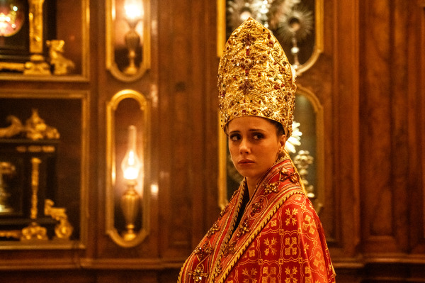 『パルテノペ ナポリの宝石』©2024 The Apartment Srl - Numero 10 Srl - Pathé Films - Piperfilm Srl