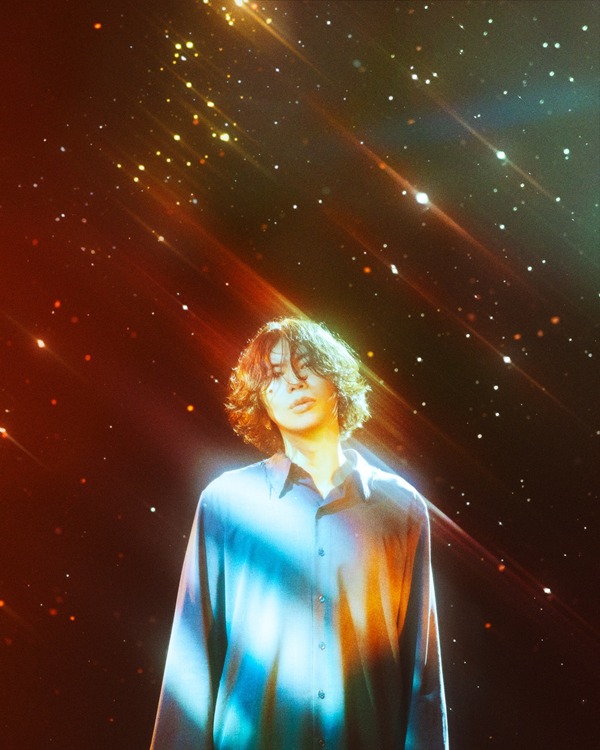 米津玄師「1991」アーティスト写真 Photo by 奥山由之