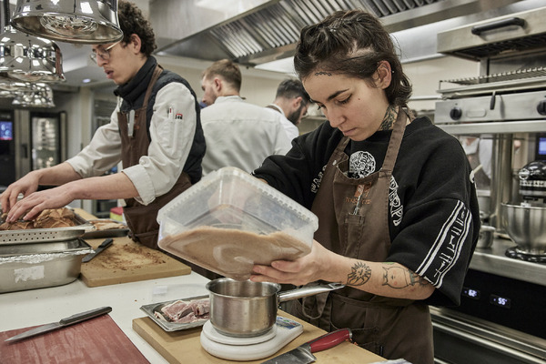 『ムガリッツ』©2024 TELEFONICA AUDIOVISUAL DIGITAL, S.L.U