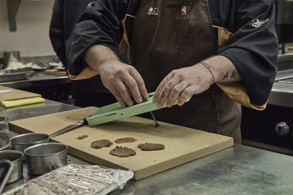 『ムガリッツ』©2024 TELEFONICA AUDIOVISUAL DIGITAL, S.L.U