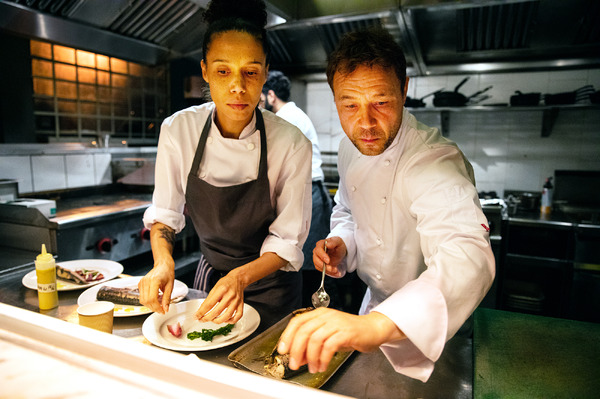 『ボイリング・ポイント／沸騰』（C）MMXX Ascendant Films Limited