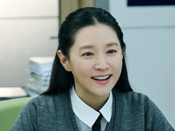 『ウンスのいい日』スチール写真公開、イ・ヨンエの銀行員制服×ロングヘア姿に視線集中