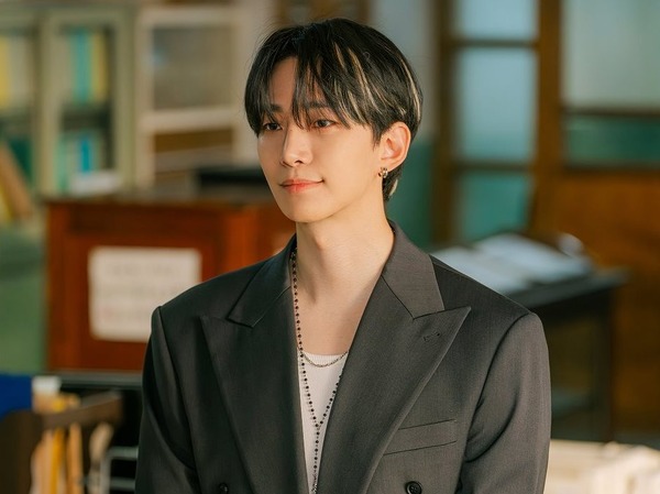 ジュノ新作『台風商社』初スチール公開、“1997年オレンジ族”に変身