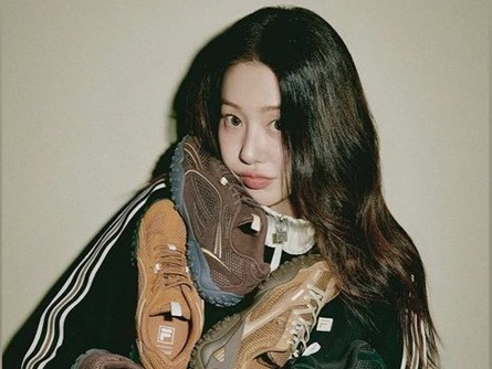 「IVEのチャン・ウォニョンかと思った!!」54歳コ・ヒョンジュンの美貌に絶賛の声が多数