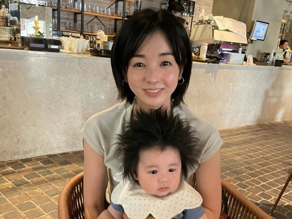 俳優シム・ヒョンタクの18歳年下日本人妻・サヤさん、“パパ似” 愛息とのツーショット公開【PHOTO】