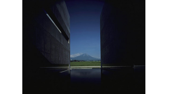 植田正治写真美術館から望む大山