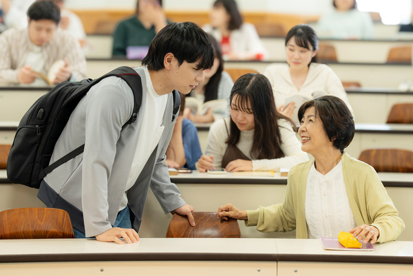 『富士山と、コーヒーと、しあわせの数式』©2025「富士山と、コーヒーと、しあわせの数式」