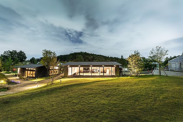 町田薬師池公園四季彩の杜 西園 芝生広場