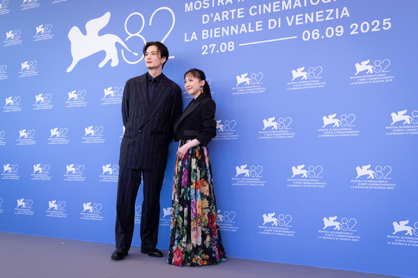 『果てしなきスカーレット』フォトコール　ⓒKAZUKO WAKAYAMA