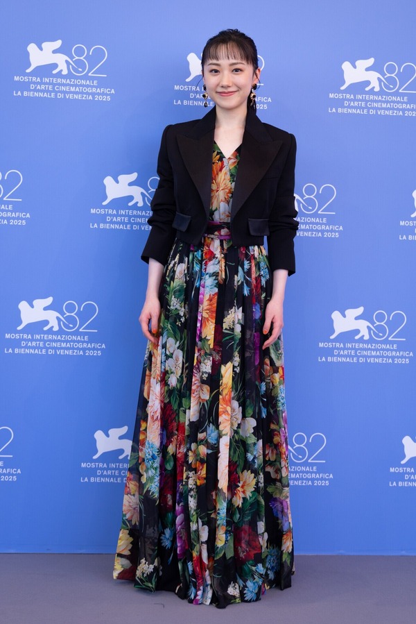 『果てしなきスカーレット』フォトコール　ⓒKAZUKO WAKAYAMA