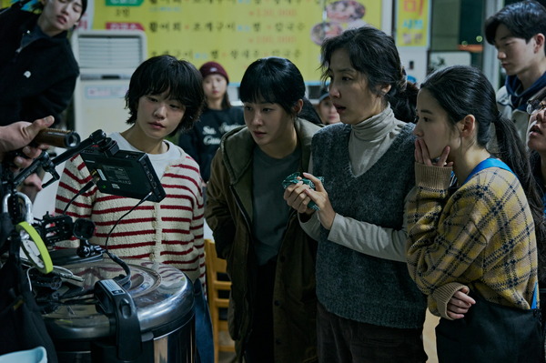 『侵蝕』© 2025 STUDIO SANTA CLAUS ENTERTAINMENT CO.,LTD. All Rights Reserved.