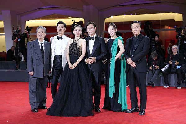 ヴェネチア『NO OTHER CHOICE』（英題）ⓒ2025 CJ ENM Co., Ltd., MOHO FILM ALL RIGHTS RESERVED.