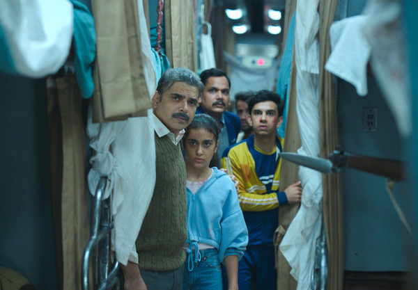 『KILL 超覚醒』　© 2024 BY DHARMA PRODUCTIONS PVT. LTD. & SIKHYA ENTERTAINMENT PVT. LTD.