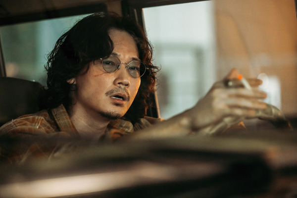 『愚か者の身分』(C)2025映画「愚か者の身分」製作委員会