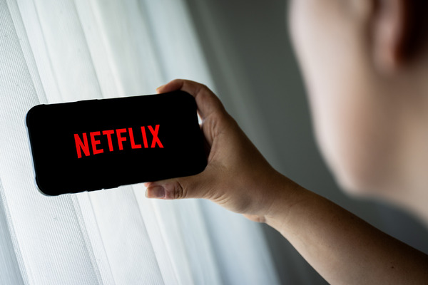 NETFLIX(Photo Illustration by Mateusz Slodkowski/SOPA Images/LightRocket via Getty Images）