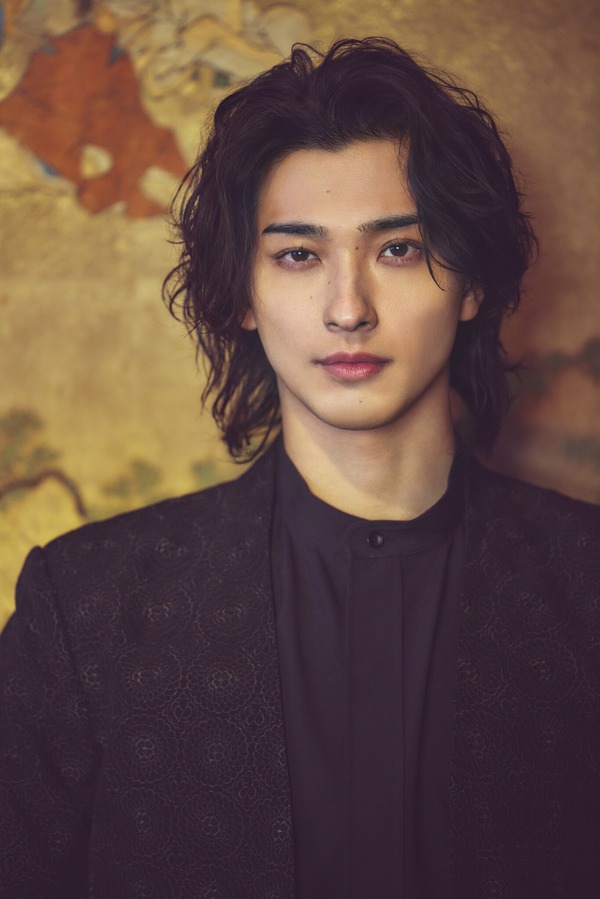 「横浜流星2026年カレンダー」（C）KADOKAWA