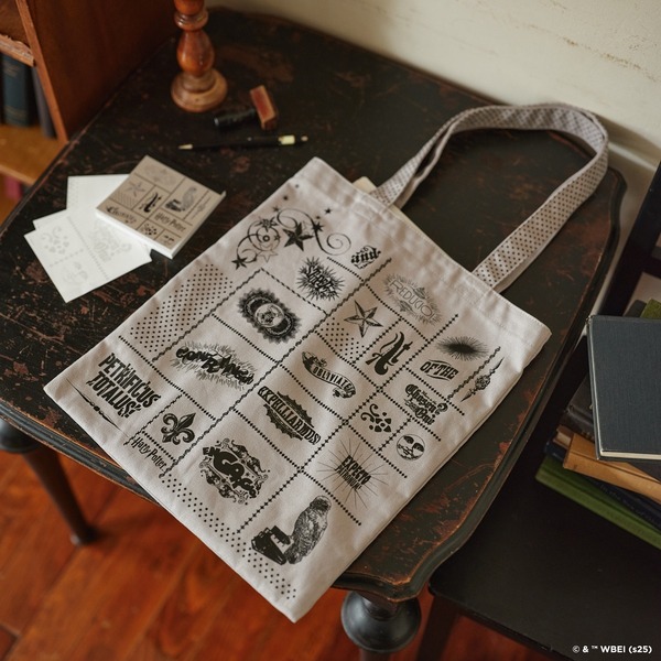 メモパッド ￥880、キャンバスバッグ ￥4,400