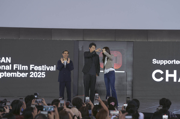 Netflixシリーズ「匿名の恋人たち」10月16日より世界独占配信　アウトドアグリーティング