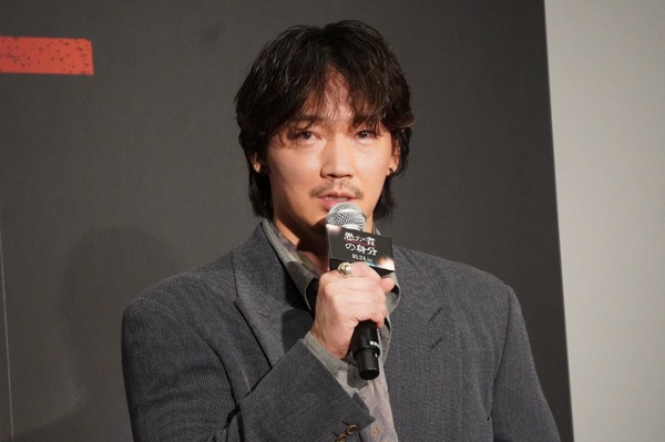 綾野剛『愚か者の身分』完成披露試写会